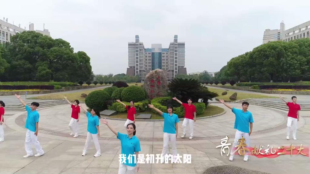健美操队排舞《光荣啊！中国共青团》